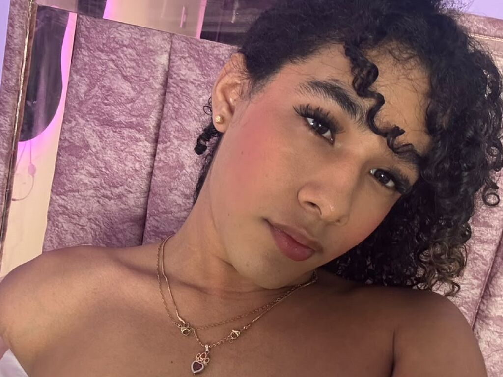 SkyeJhones live cam performer profile