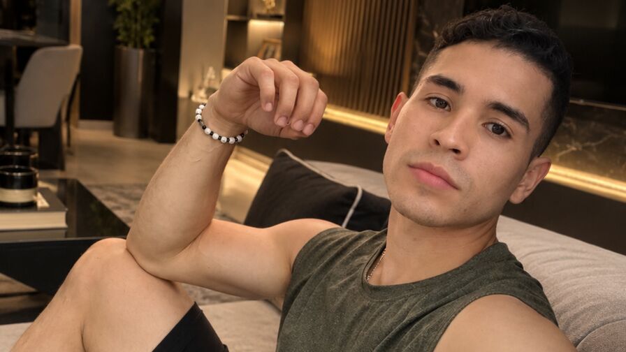 Discover DarellGomez on Erotic-Art-Beauty.com