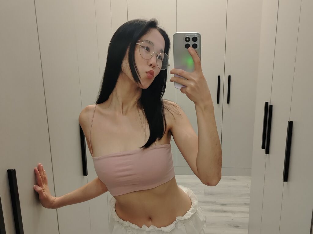 ReinaChann LiveJasmin live preview profile