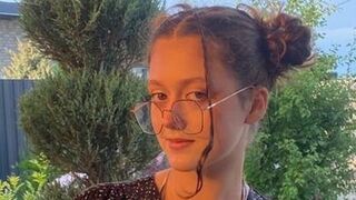 TunaHolli one on one girl cam profile