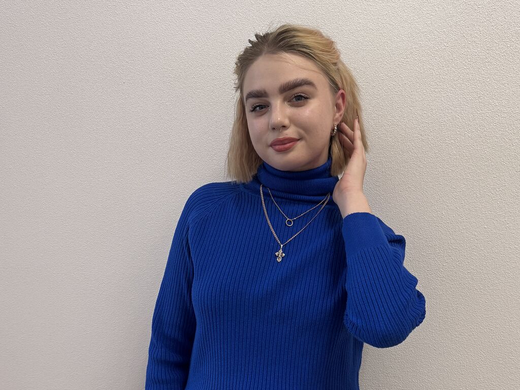 LottiePrice premium girl cam session