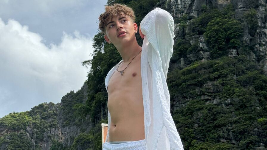 Discover AlfredMartinez VIP show