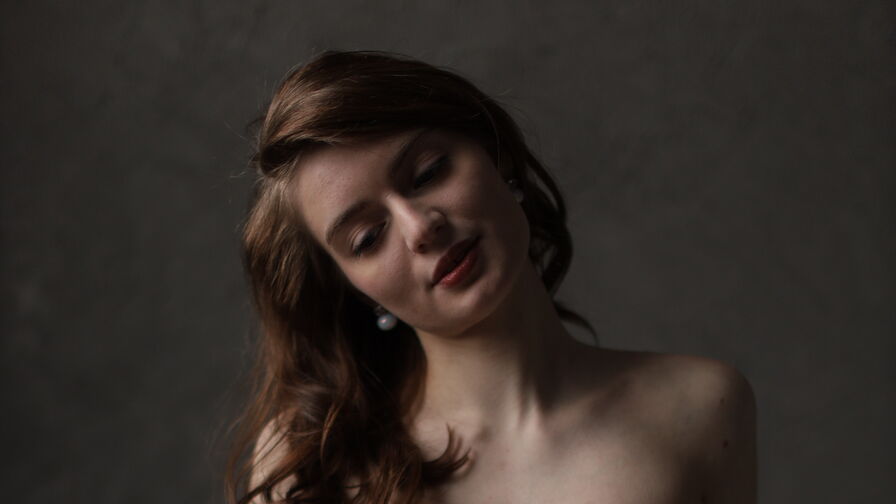 Watch RosaMunoz live on ZS Magazine