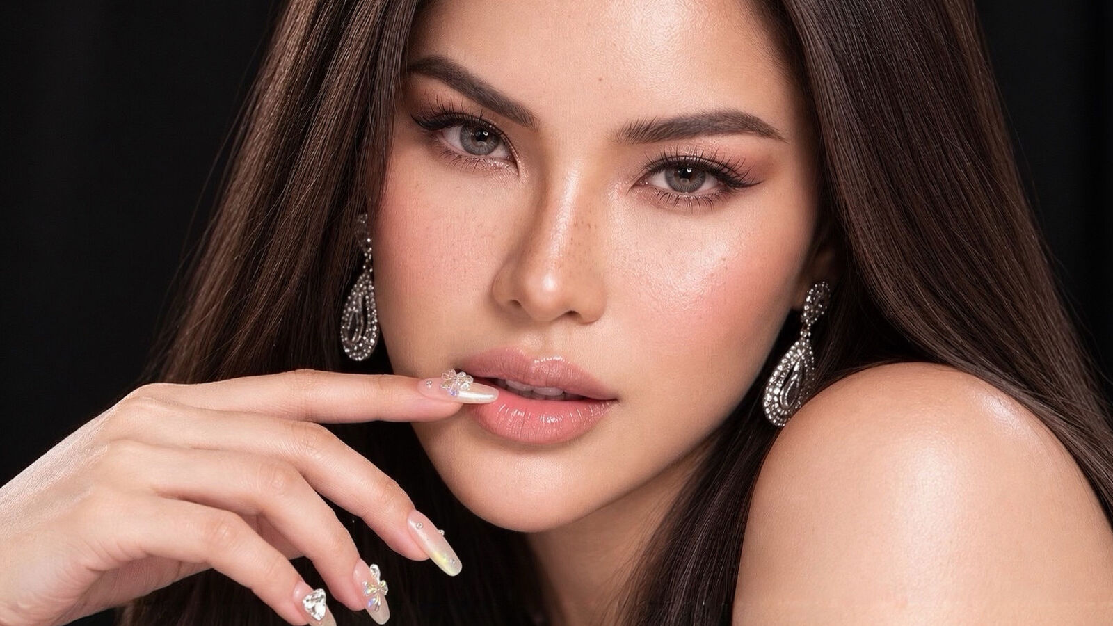 ChandriaDiamond glamour portrait