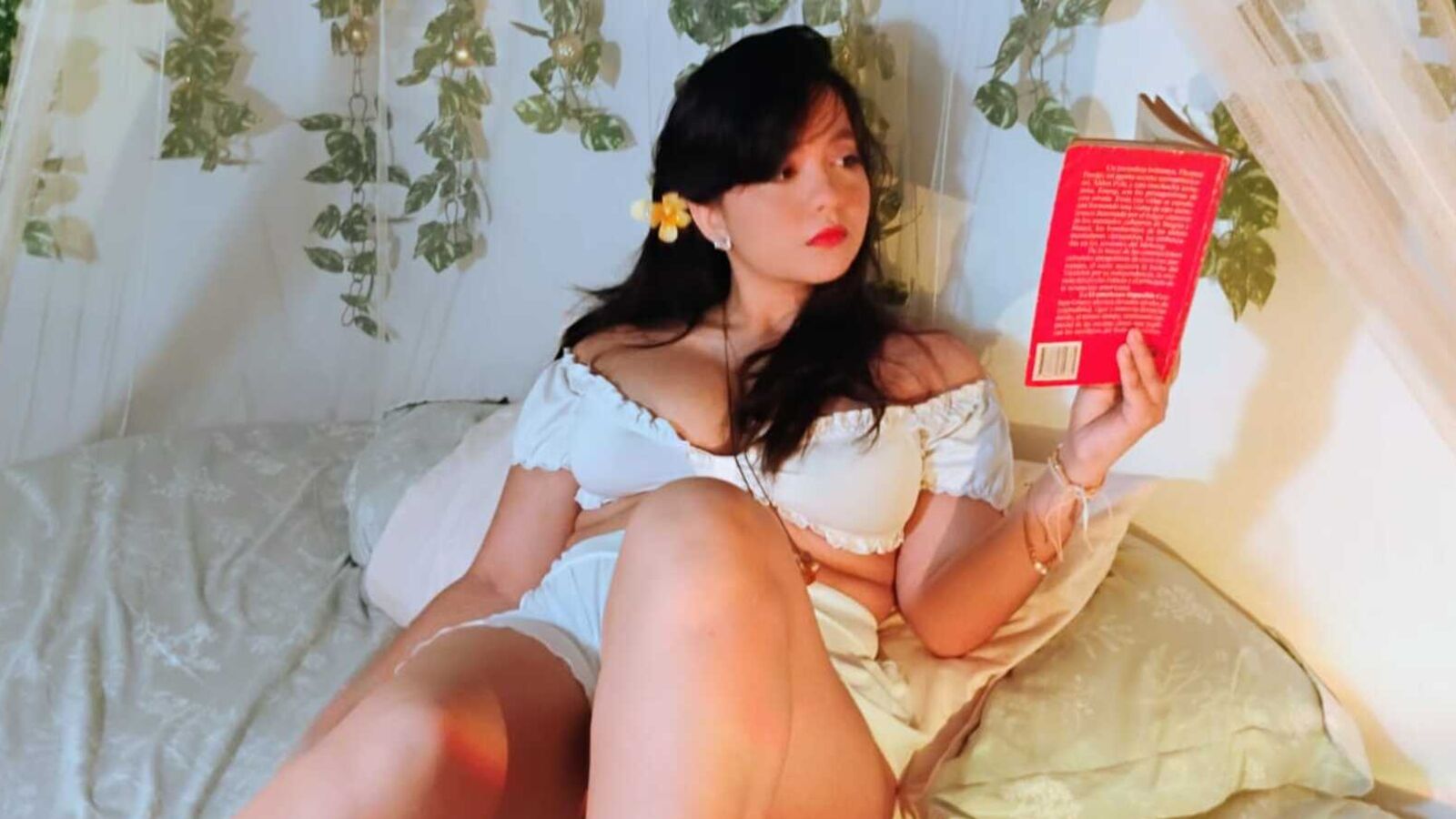 FlorynCottonn glamour portrait