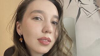 SuzanneVega public chat cam profile