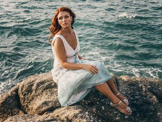 MilaCharmantan is a webcam model from Thailand age 39