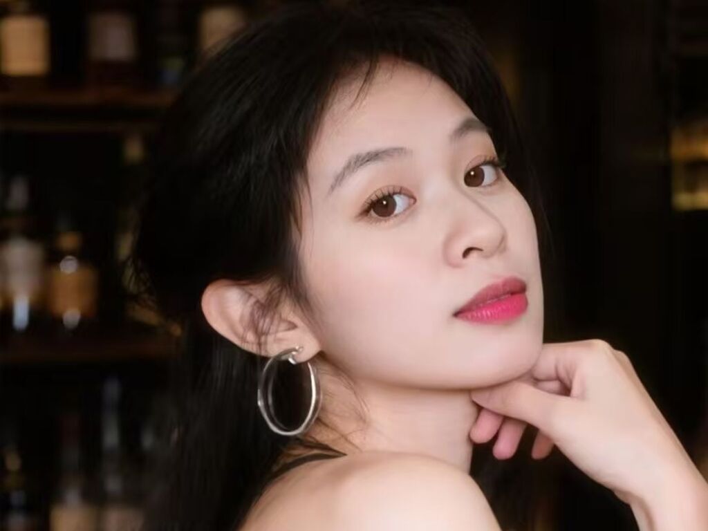 AngeerlXia webcam model profile image