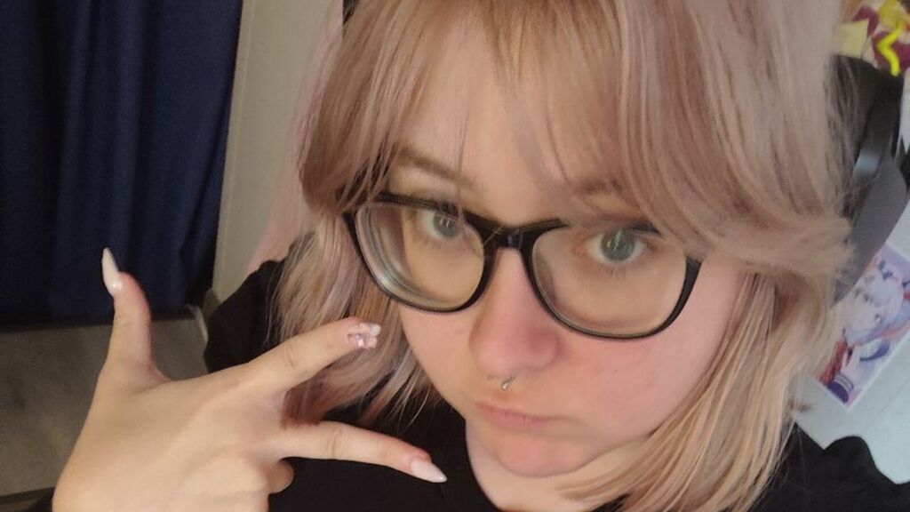 HienCleare's profile from Jasmin at GirlsOfJasmin'