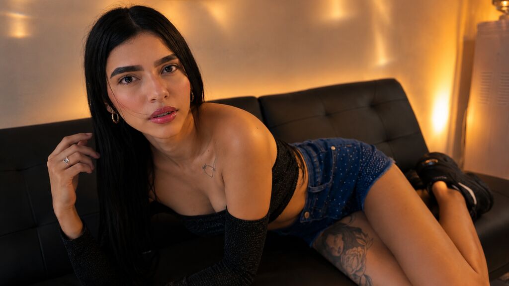 Watch IsabelWoots from LiveJasmin on GirlsOfJasmin