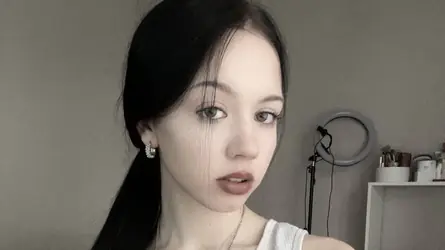 EmiliyaAlberolan's chat room