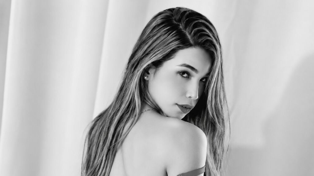 Live Chat with AllizonMoretty on LiveJasmin