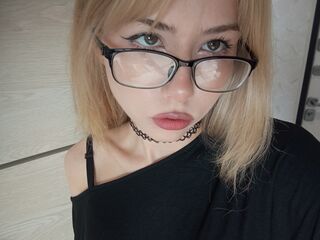 AimiBrown age 18