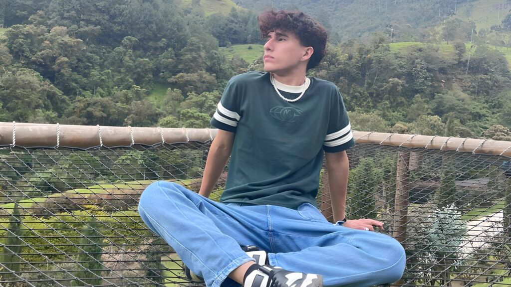 Sex chat gratuit in direct cu FelipeArias pe LiveJasmin