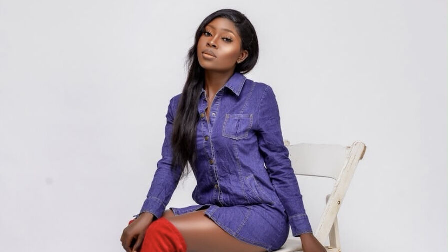 Watch YaraNightingale live on ZS Magazine