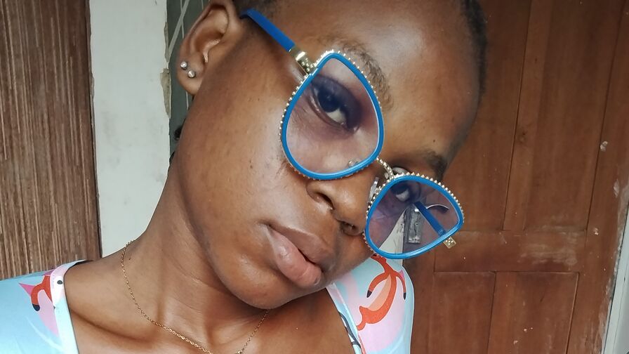 See DahNorah’s Cam Show Now