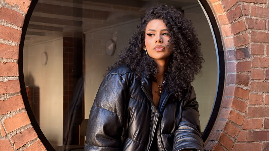 LyaDumont live cam model