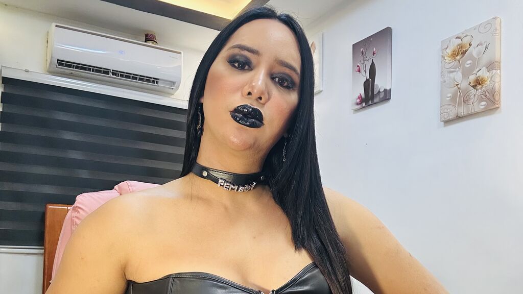 Watch  CasandraGrande live on LiveJasmin