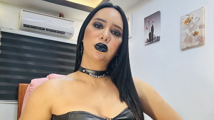 See CasandraGrande’s Cam Show Now