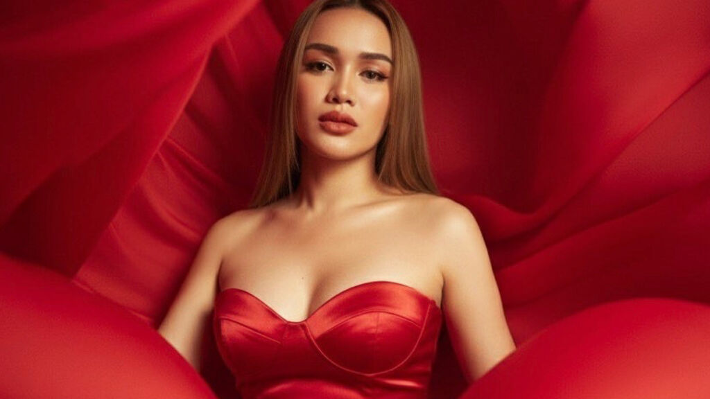 YasmineFruahwald live cam model at LiveJasmin