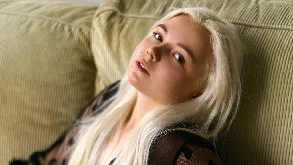 LisaHunt online on GirlsOfJasmin