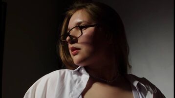 WhiteeChloee webcam show