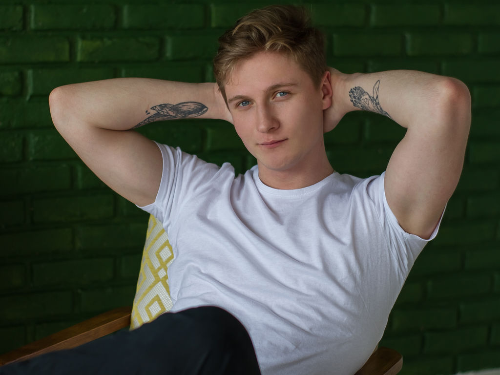 RobertCuteBoy webcam show