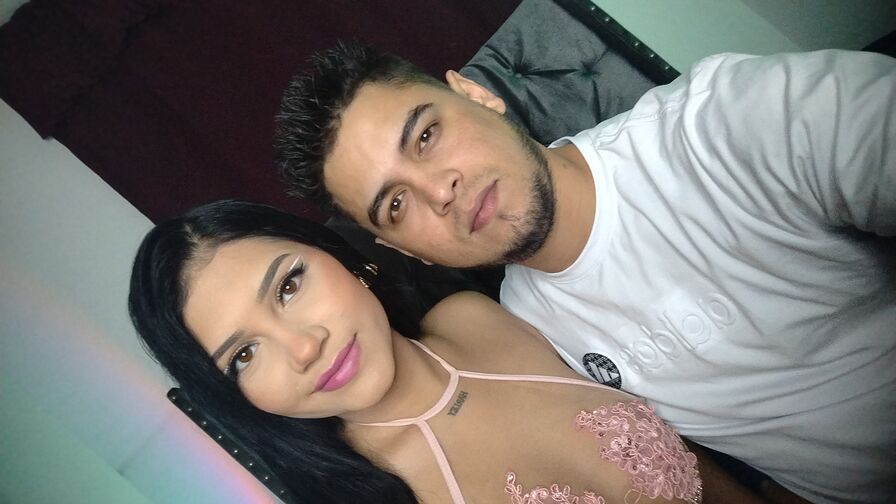Watch MariaAndCarlo live on Hernude