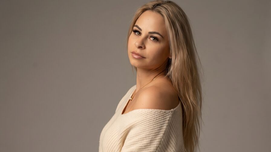 Watch EmmaRobertson live on The Edge Private