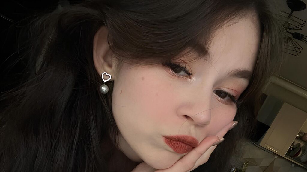 MildredCooling live cam model at LiveJasmin