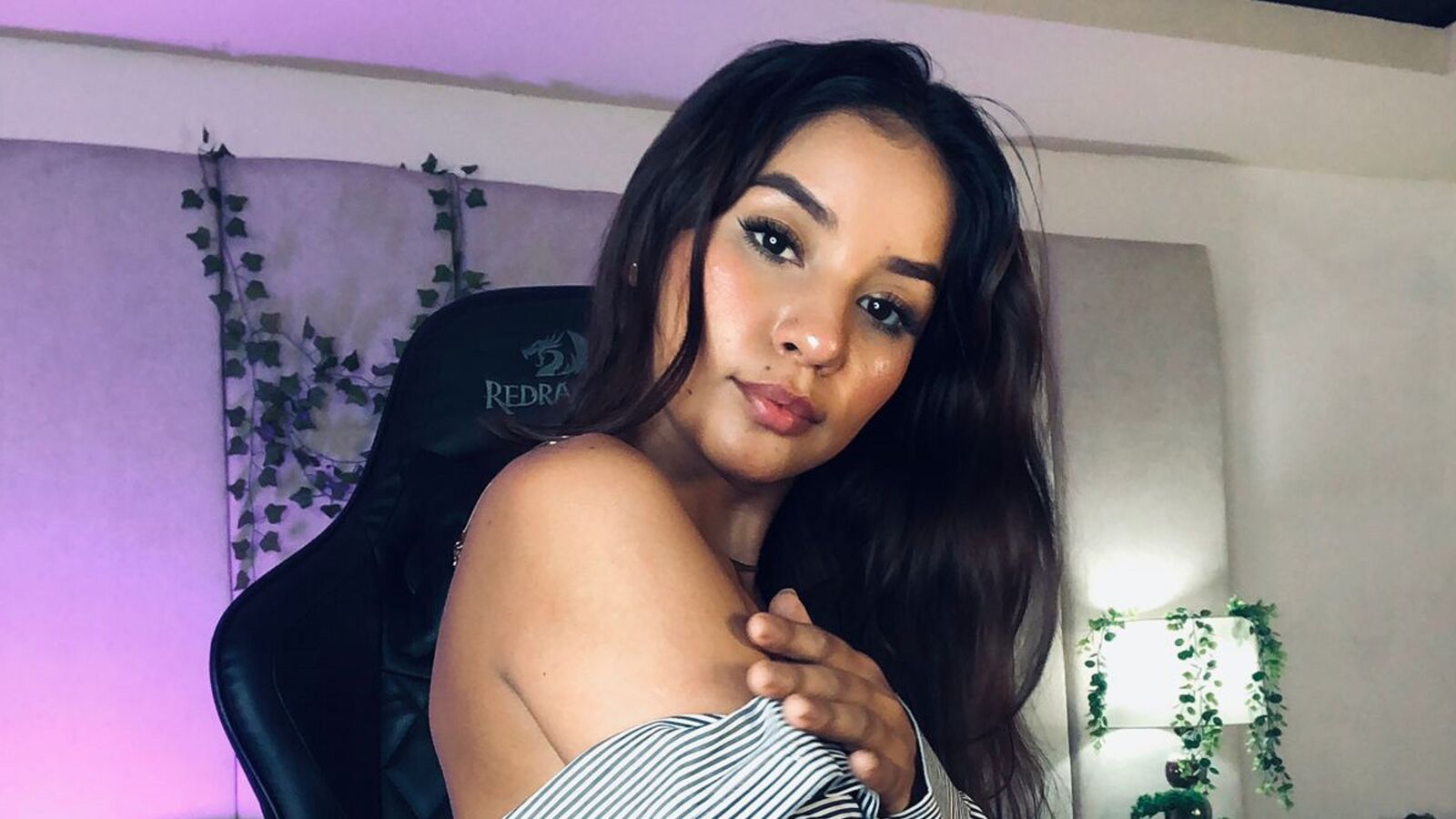 MiahMolly erotic portrait