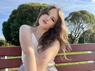 chat on live EssyMilton