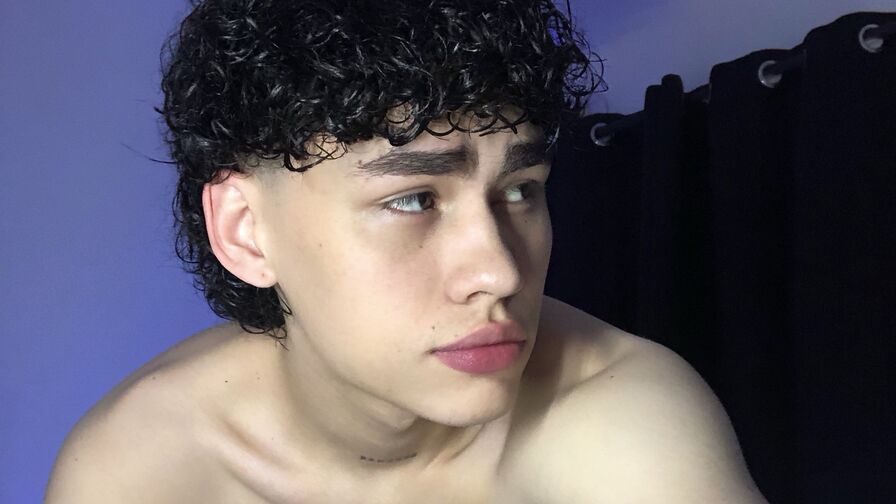 Watch KaiiBossman live on tastypornhot.com