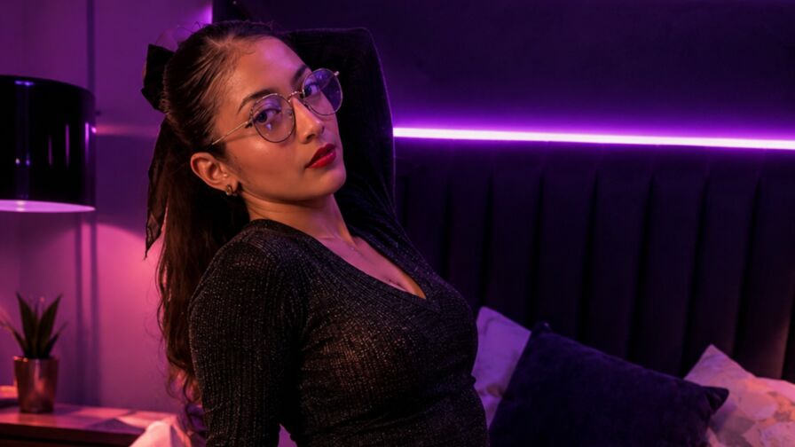 Cameltoe, Close up, Dancing, Fingering, Live orgasm, Oil, Roleplay, Squirt, Striptease, Zoom, Footsex, Snapshot, Joi, Cosplay, Twerk