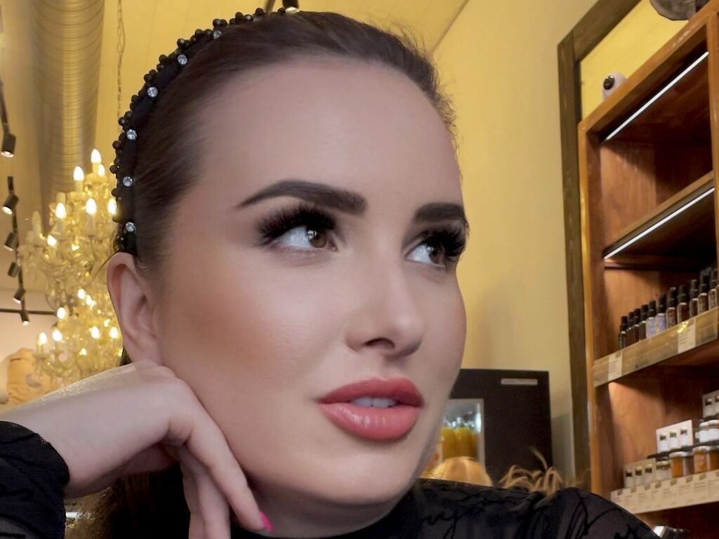 TinaAnn webcam show