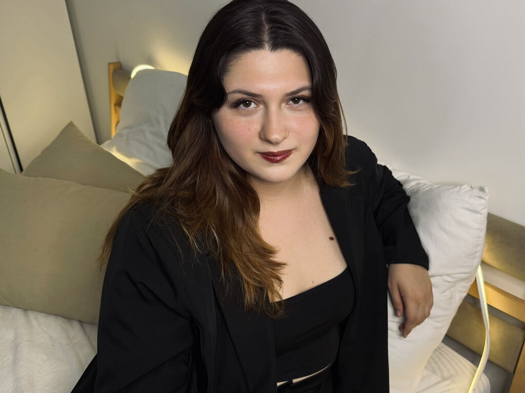 MilenaGlass webcam model profile image