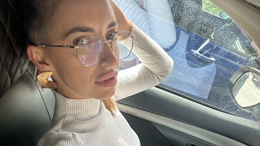 Watch LissaVet live on tastypornhot.com