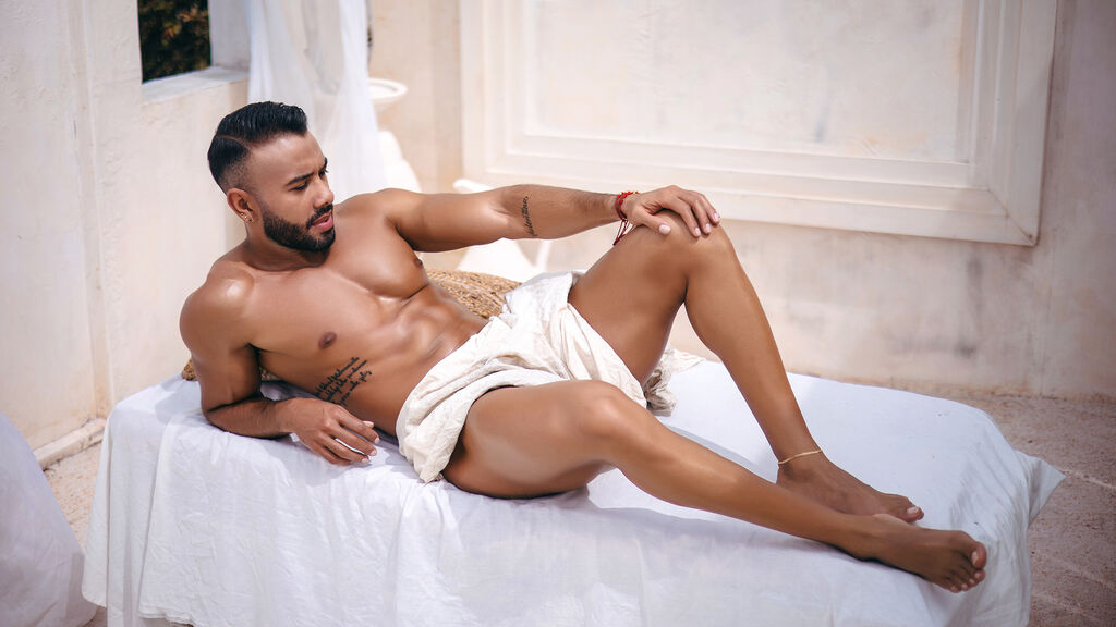 AxelGowther live cam model at LiveJasmin