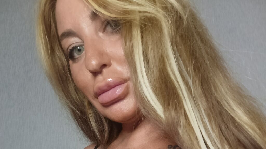 FleurMira live cam model at LiveJasmin