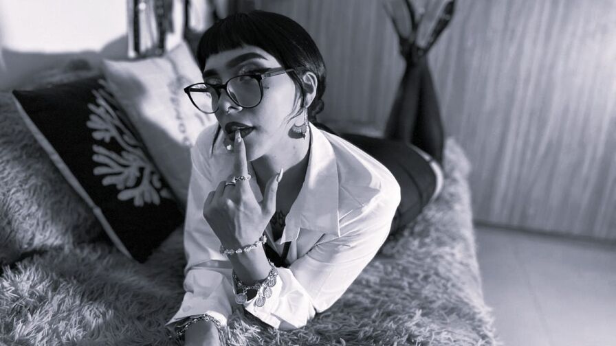 Watch PandoraSpell live on Camrulet