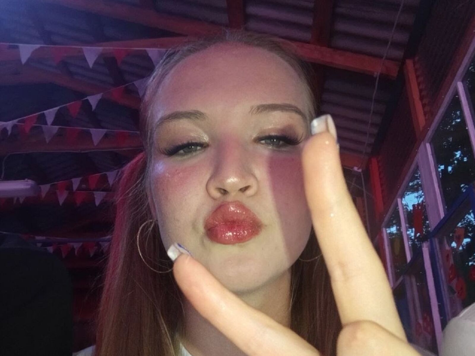 Live cam for NelleCauthorne
