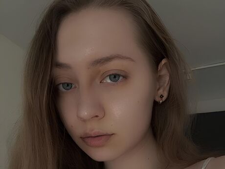 Chat with EllieCornfield