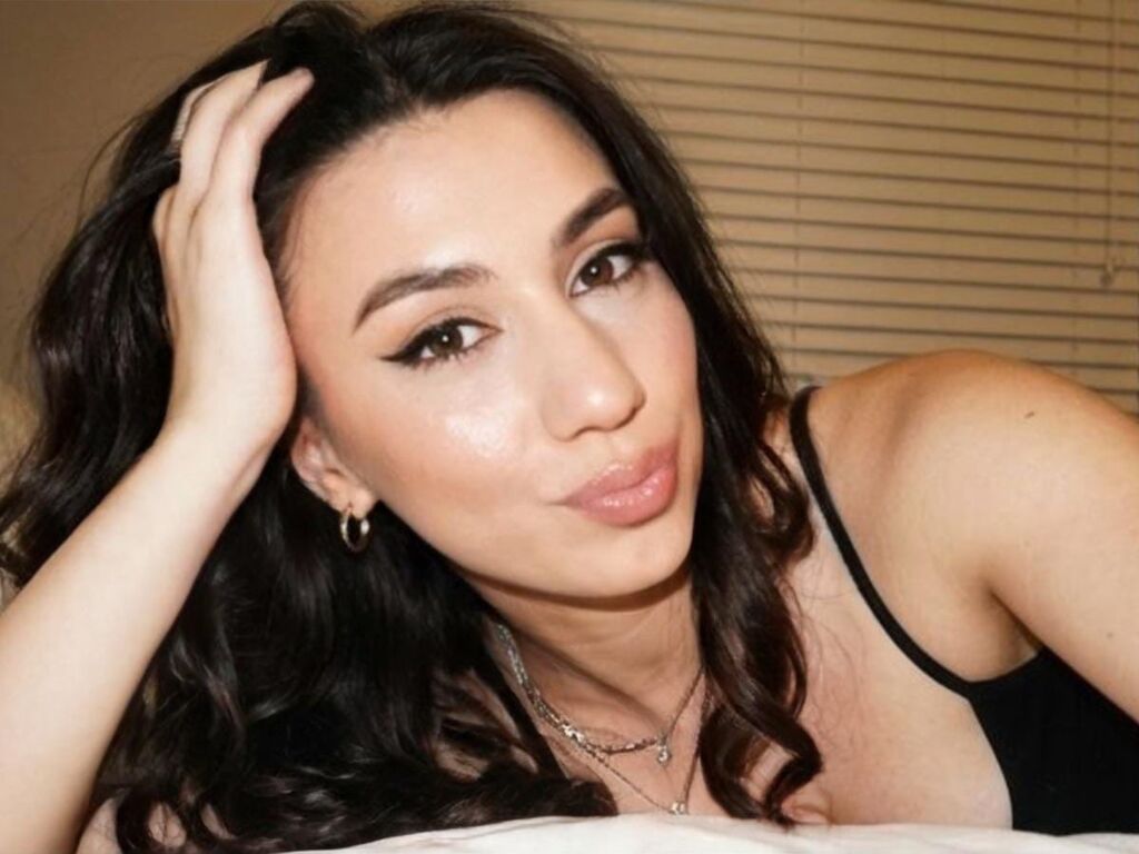 Live with KiraMae on PrivCamWeb
