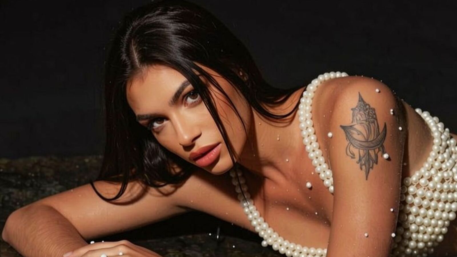 NicoleeLux glamour portrait
