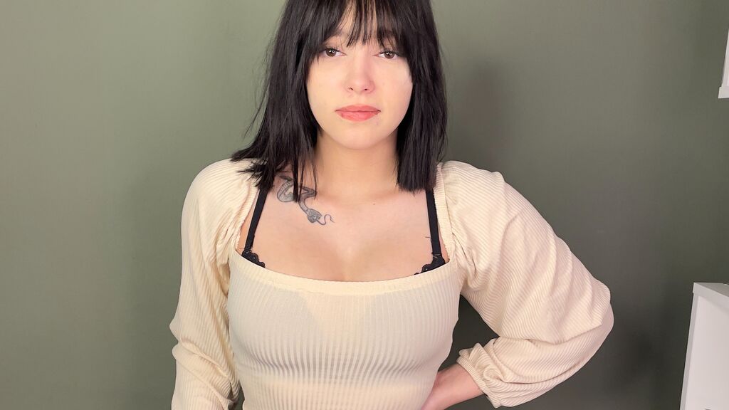 EvelineGuitano live cam model at LiveJasmin