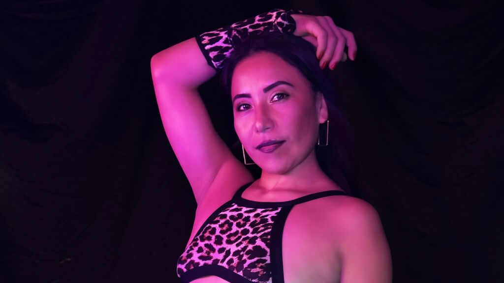 Sex chat gratuit in direct cu VivienneBlack pe LiveJasmin