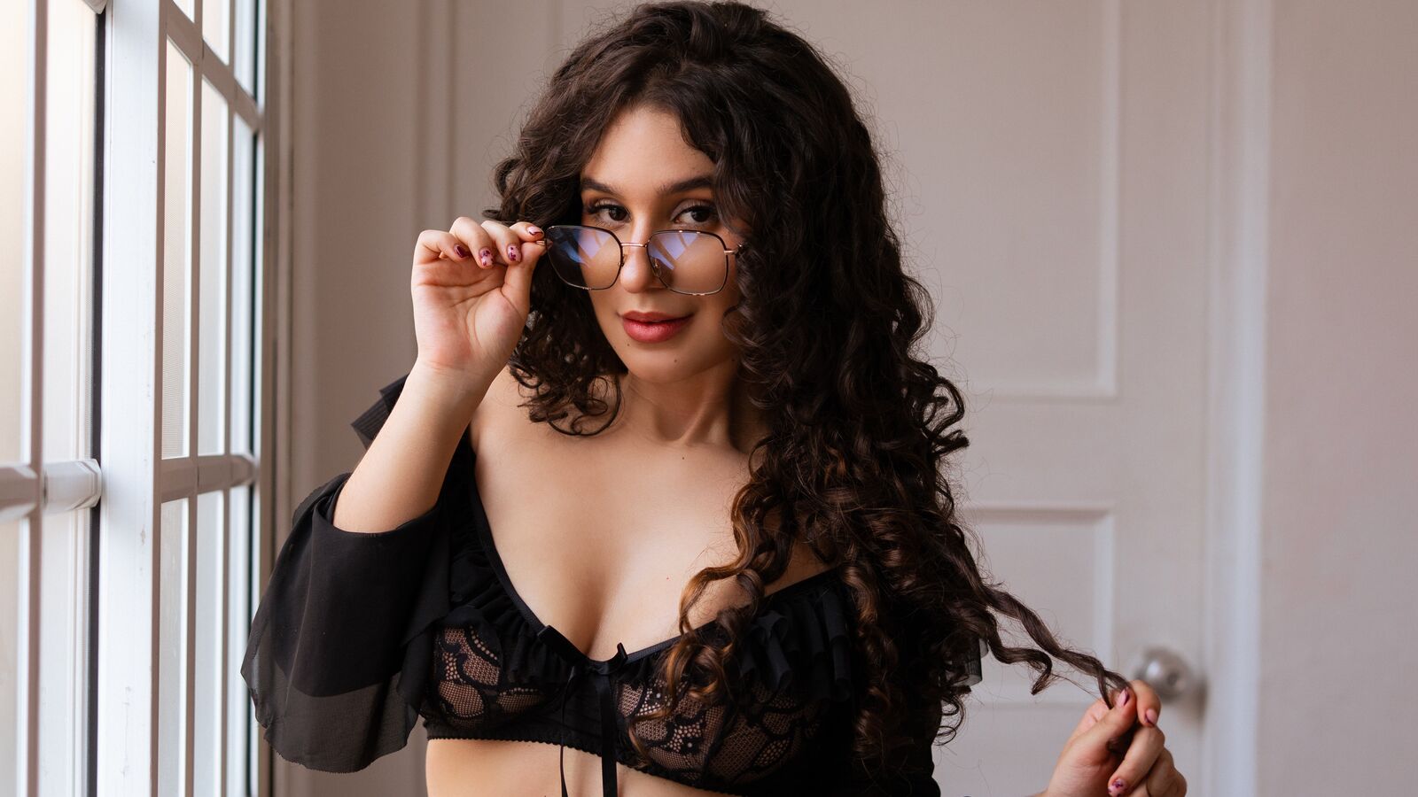 AriaBloomm erotic portrait