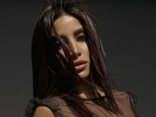 webcam voyeur MonaWatson