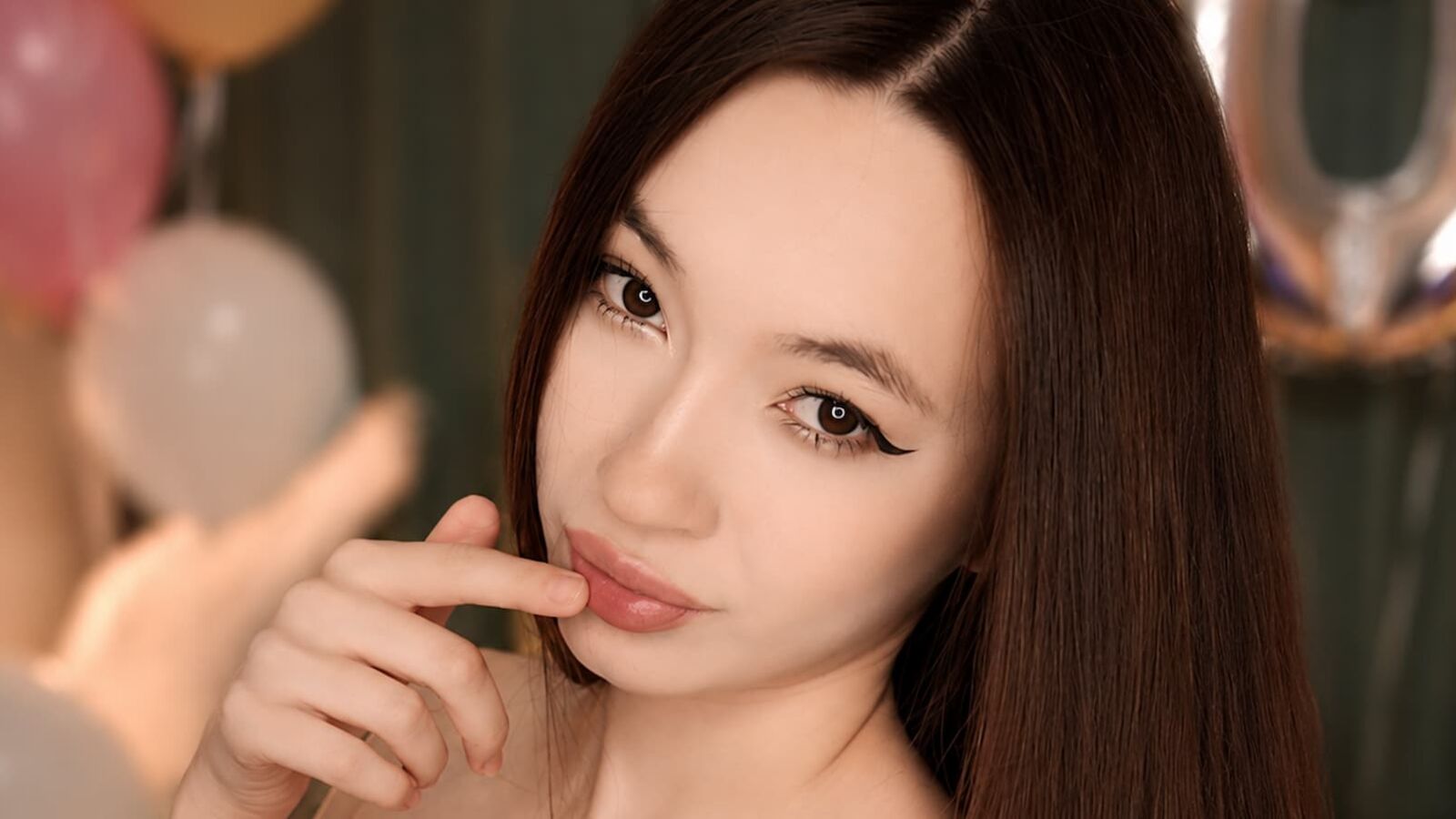 MiyaBloom glamour portrait