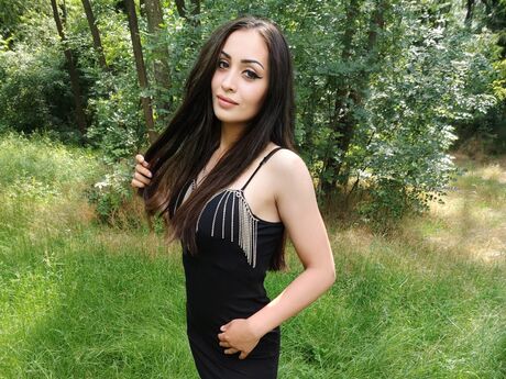Chat with GiuliaLarry